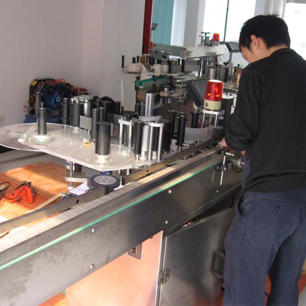 நீர் பாட்டில்களுக்கான பாட்டில் பிரிப்பான் கொண்ட சீமென்ஸ் பி.எல்.சி தானியங்கி லேபிளிங் இயந்திரம்