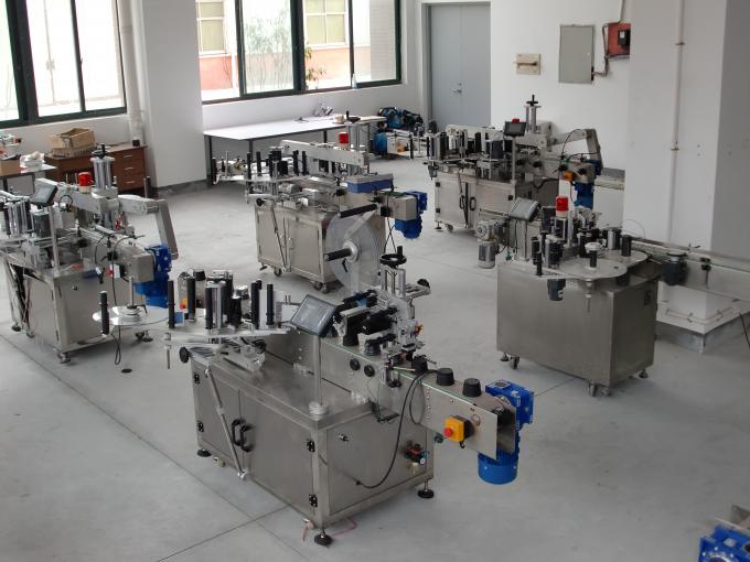 சதுர பாட்டில் இரட்டை பக்க கிடைமட்ட லேபிளிங் இயந்திரம் வழக்கமான அல்லது ஒழுங்கற்ற கொள்கலன்