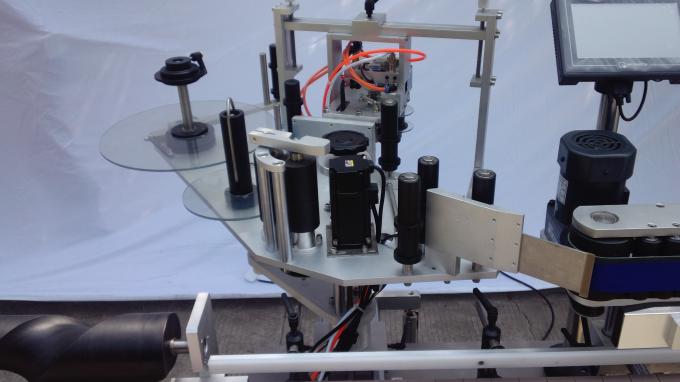 இரட்டை பக்கங்களுக்கான பிளாஸ்டிக் டேக் லேபிளிங் இயந்திரம் அல்லது ஒற்றை பக்க 220V 1.5HP 50 / 60HZ