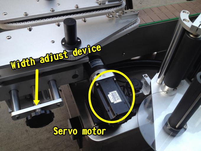 அதிவேக சூடான உருகும் பசைக்கு எதிர் பாட்டில் தானியங்கி ஸ்டிக்கர் அப்ளிகேட்டர் இயந்திரம்