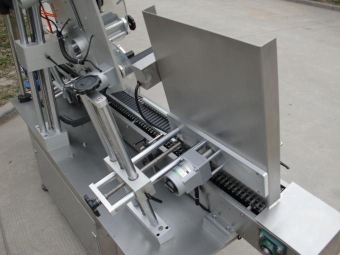 அதிவேகத்திற்கான சிறிய வேக கேன்கள் லேபிள் பிசின் இயந்திரம், கண் கருப்பு பாட்டில் லேபிள் ஸ்டிக்கர் இயந்திரம்