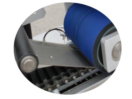 சான்றிதழ் இரட்டை அடுக்கு லேபிள் ஸ்டிக்கருடன் 10 மிலி சிறிய பாட்டில் லேபிளிங் இயந்திரம்