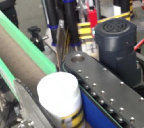 வட்ட பாட்டில் லேபிளிங் இயந்திரம், பவுண்டிங் மற்றும் லேபிளிங் இயந்திரம் பிரவுண்ட் சுகர் ஜாடிக்கு