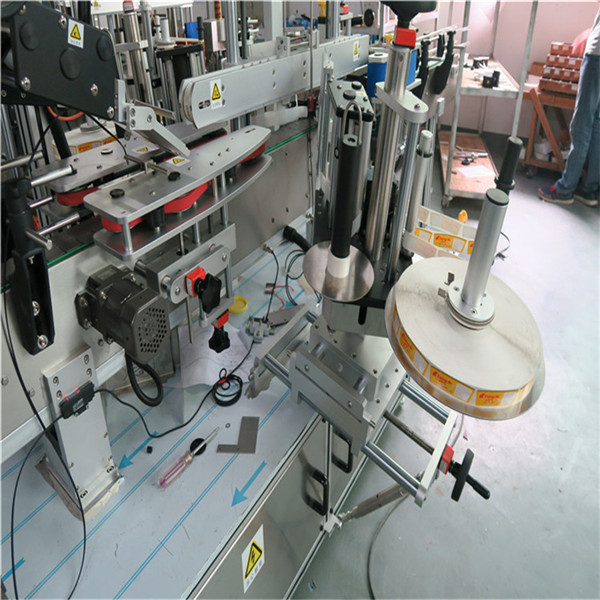 மூன்று லீனியர் சுய பிசின் லேபிளிங் இயந்திரம் முன் / பின் / கழுத்து பானம் / உணவு / தினசரி கெமிக்கல்