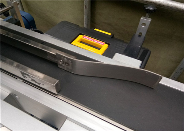 முழு தானியங்கி சிறந்த லேபிளிங் இயந்திரம் பிளாஸ்டிக் வெற்று உறை பை லேபிளிங்கிற்காக