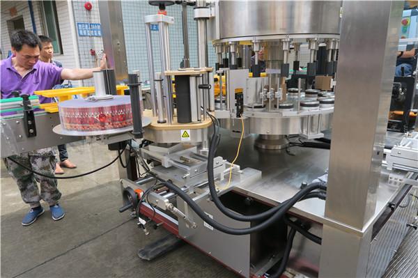 CE ரோட்டரி ஸ்டிக்கர் லேபிளிங் இயந்திரம் ஒற்றை முழு தானியங்கி பாட்டில் சிறகு