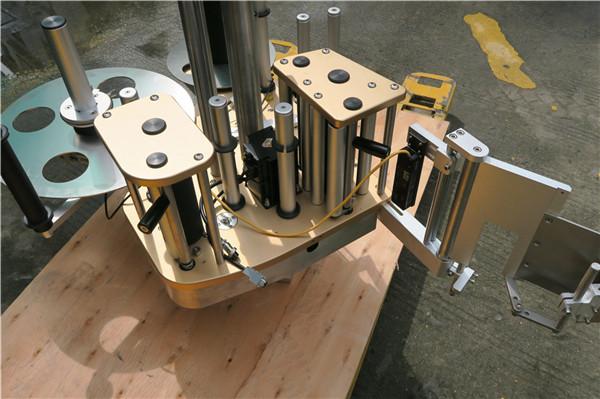 சுழற்சி செயல்பாட்டுடன் அதிவேக ரோட்டரி ஸ்டிக்கர் லேபிளிங் இயந்திரம்