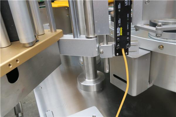 இயந்திர விருப்பங்கள் பெல்ட்டை நிரப்பும் அதிவேக ரோட்டரி ஸ்டிக்கர் லேபிளிங் இயந்திரம்