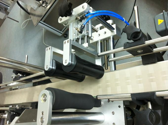 கண்ணாடி பாட்டில் சுய பிசின் ஸ்டிக்கர் லேபிளிங் இயந்திரம், கண்ணாடி ஜாடி லேபிளிங் இயந்திரம்