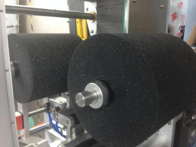 சுற்று / பிளாட் / சதுர பாட்டில் சர்வர் மோட்டார் பாட்டில் லேபிளர் இயந்திரம்