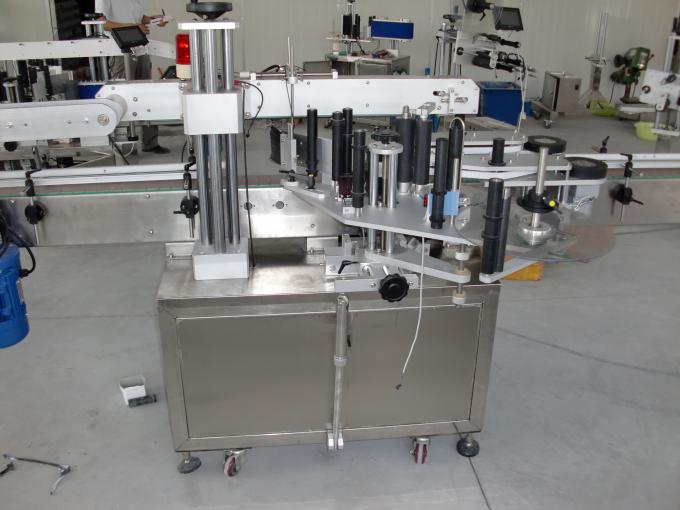 பிளாஸ்டிக் மற்றும் கண்ணாடி பாட்டில்கள் பி.எல்.சி தானியங்கி இரட்டை பக்க ஸ்டிக்கர் லேபிளிங் இயந்திர சர்வோ மோட்டார் கட்டுப்படுத்துகிறது