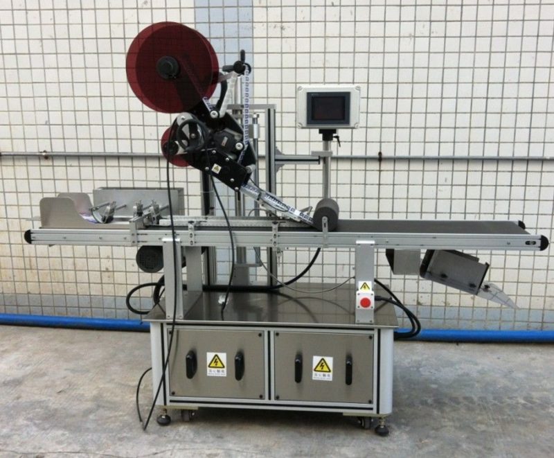 மாஸ்க் / பரவாத அட்டைப்பெட்டி / காகிதப் பைகள், தட்டையான மேற்பரப்பு லேபிள் விண்ணப்பதாரர் சப்ளையருக்கான சீனா சிறந்த லேபிளிங் இயந்திரம்