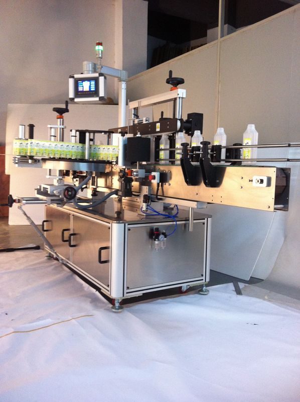 சீனா பானங்கள் சதுர பாட்டில் லேபிளிங் இயந்திரம் இரட்டை பக்க ஸ்டிக்கர் லேபிள் சப்ளையர்