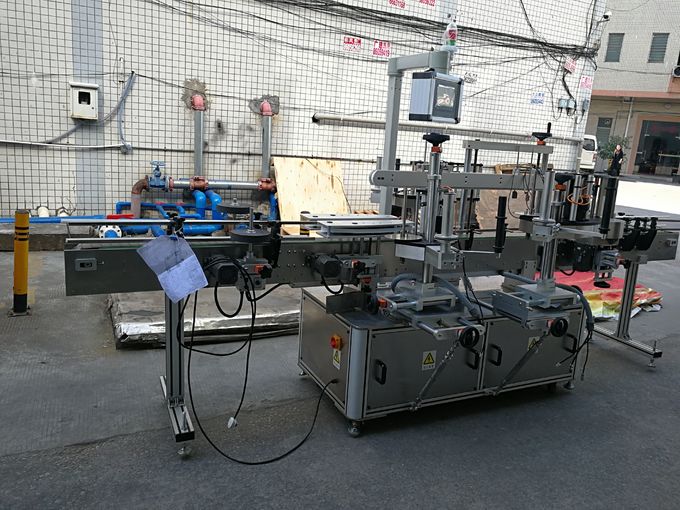 மூன்று லேபிள்கள் சுய பிசின் லேபிளிங் இயந்திரம் 110 வி / 380 வி மின்னழுத்தம்